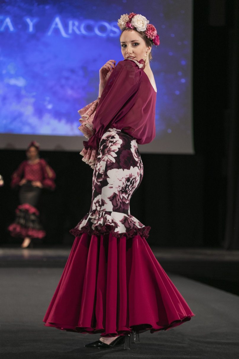 Vestido flamenca rojo volantes en gasa – Hita y Arcos 2024 cita