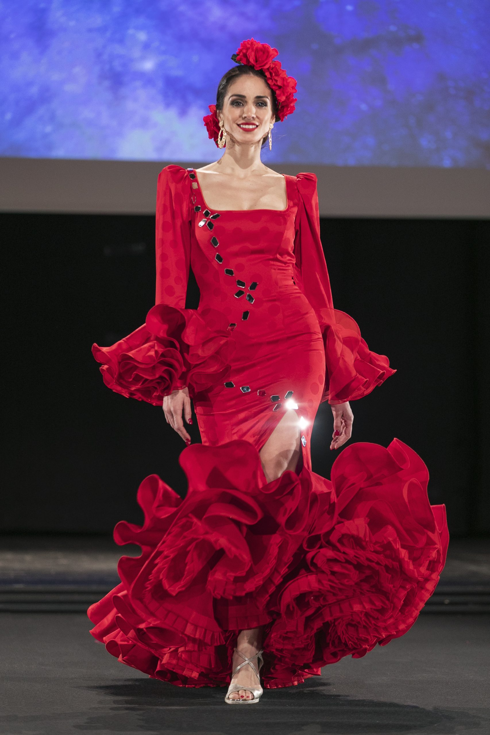 Vestido flamenca rojo volantes en gasa – Hita y Arcos 2024 cita