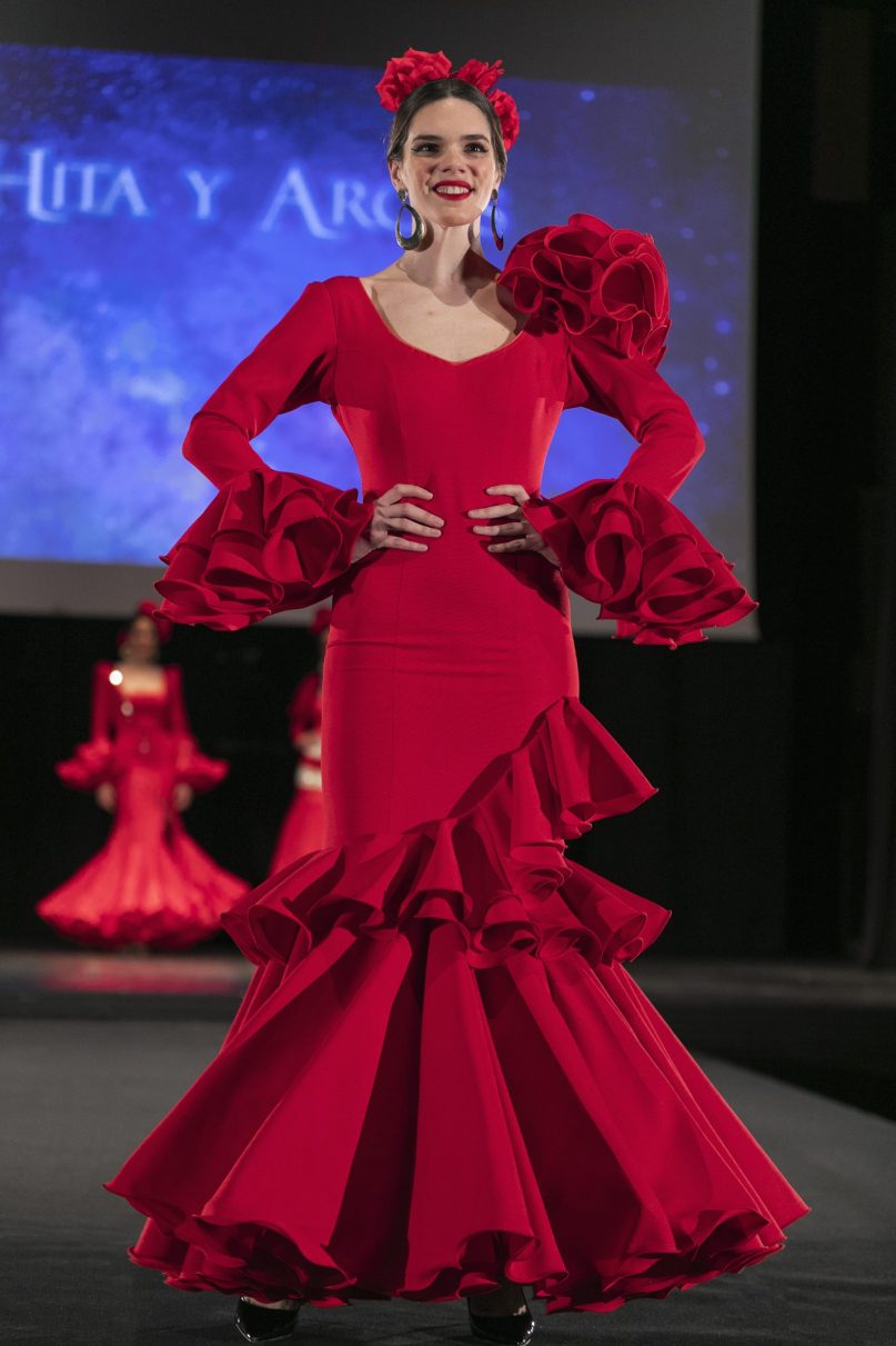 Vestido flamenca rojo volantes en gasa – Hita y Arcos 2024 cita