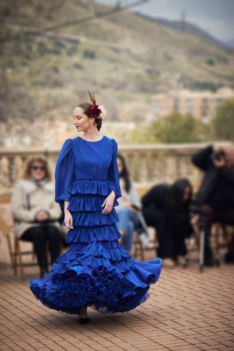 Vestido flamenca rojo volantes en gasa – Hita y Arcos 2024 cita