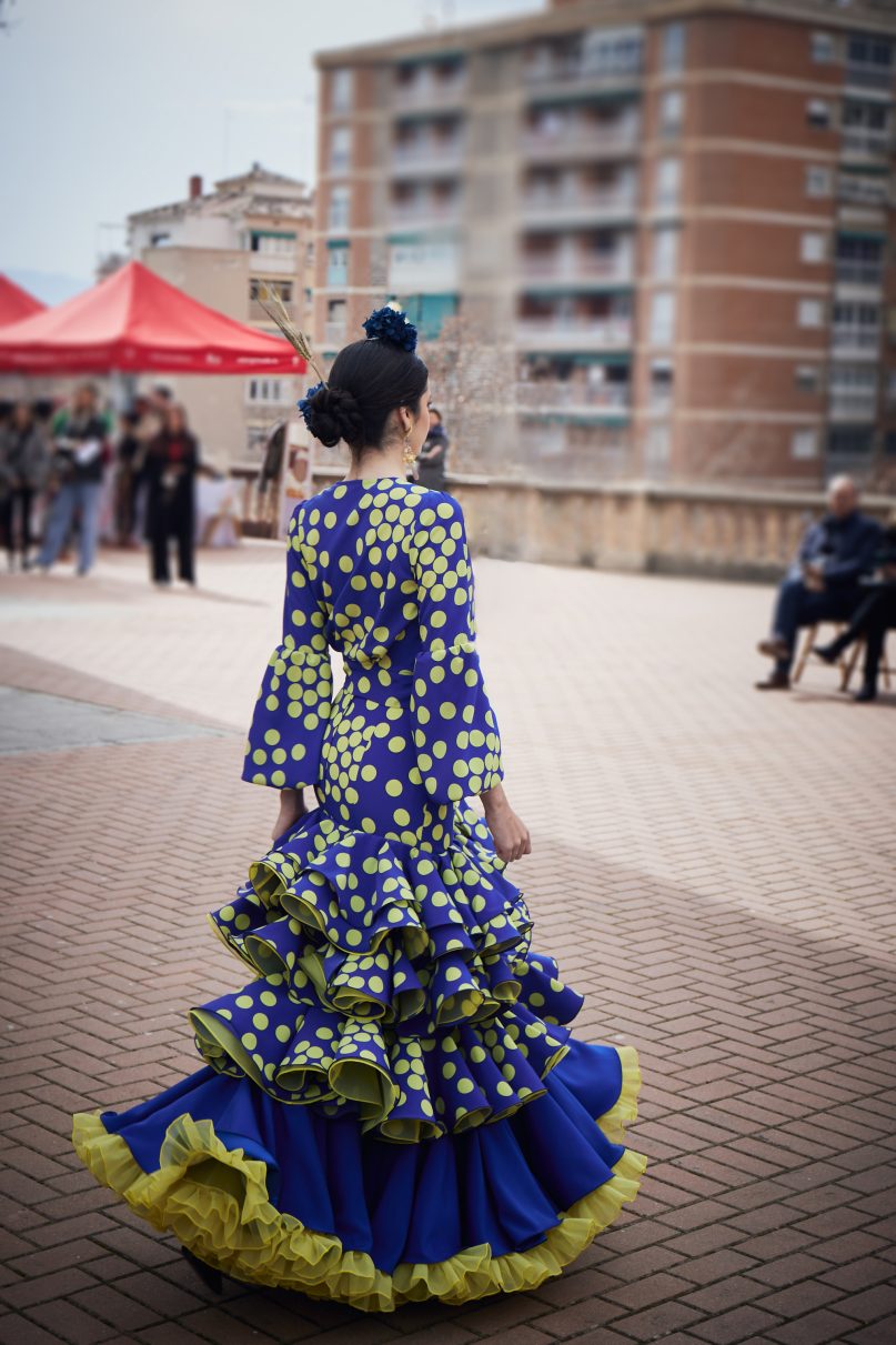 Falda y camisa flamenca azul lunares amarillos 2023 Hita y Arcos