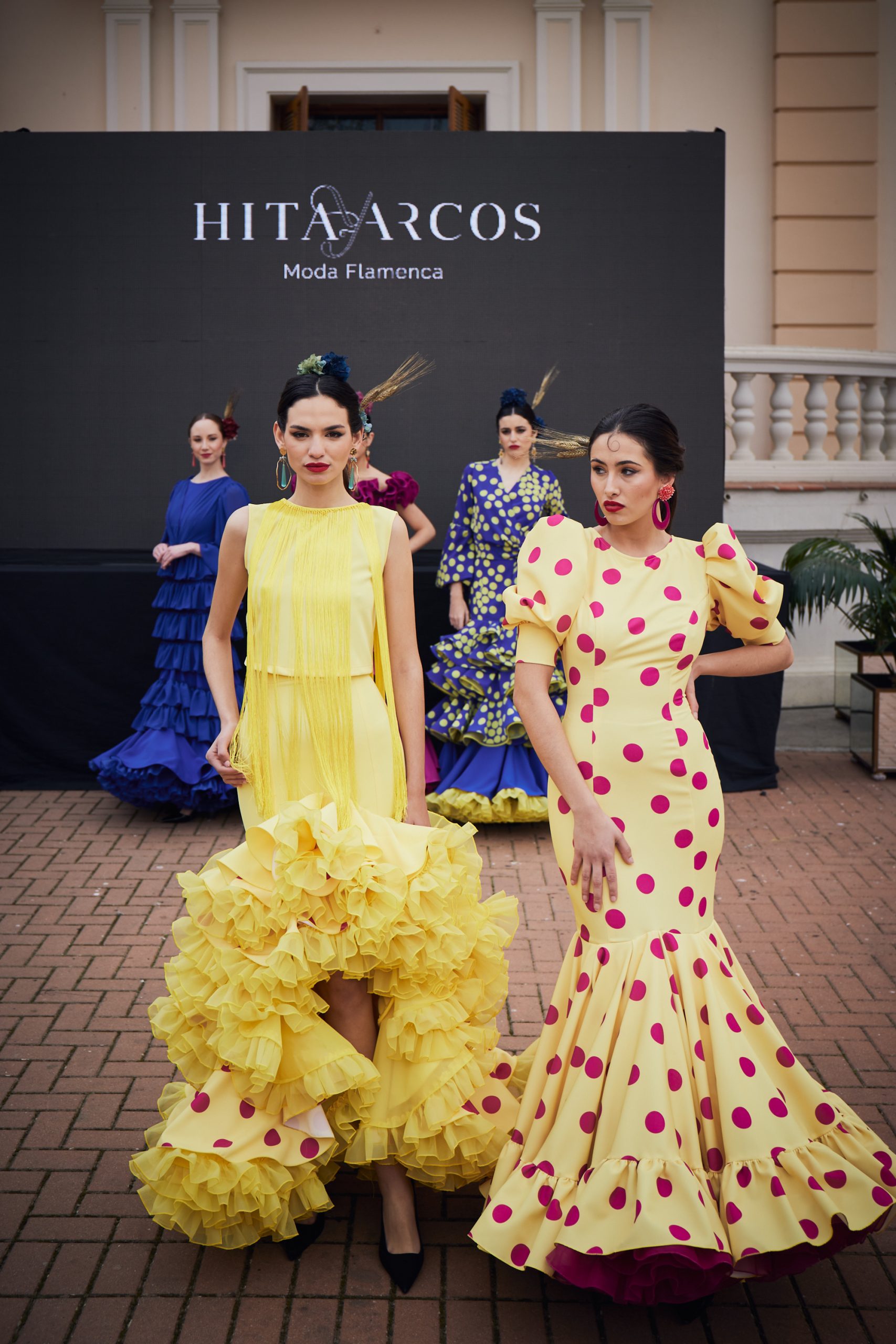 ? Traje de flamenca fucsia con flecos verdes - Sara de Benítez