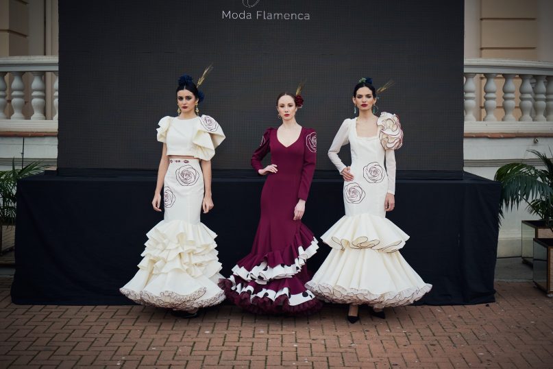 Conjunto de vestidos de flamenca en colores crudos y granates