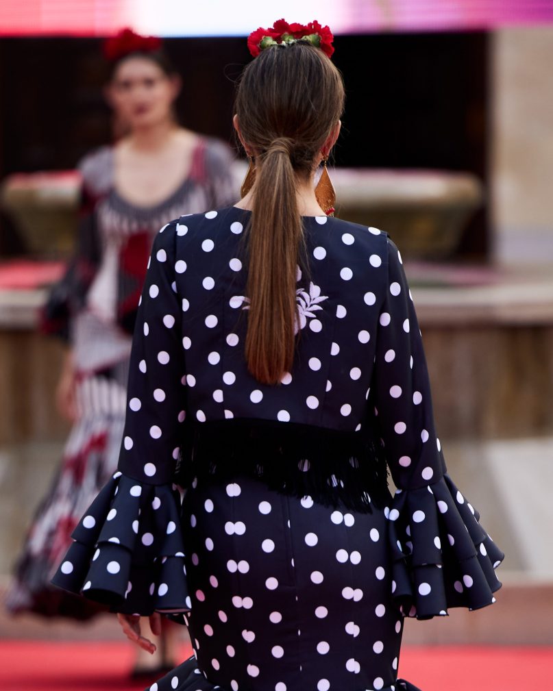 Chaleco flamenca negra lunar blanco con bordado y flecos como adorno